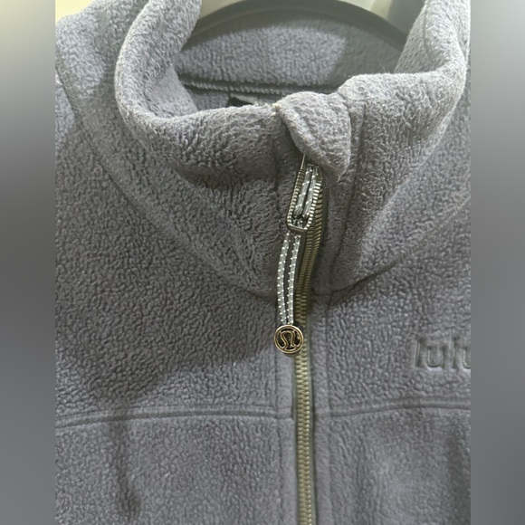 lululemon athletica Men's Navy Zip-Up Sweater - Picture 4 of 5